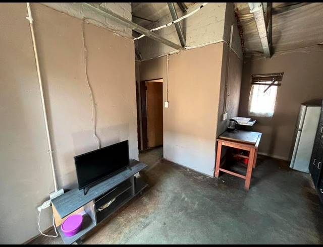 5 BEDROOM HOUSE FOR SALE IN SOSHANGUVE M